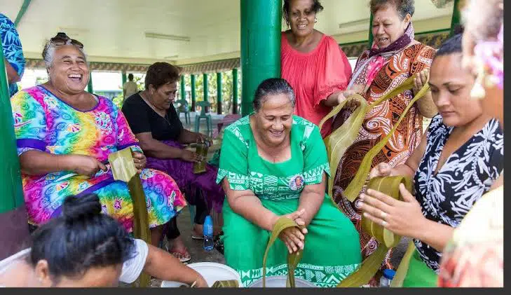 Taofia faiga faailoga lanu ma faiga faapito faasaga i tina ma tamaitai 