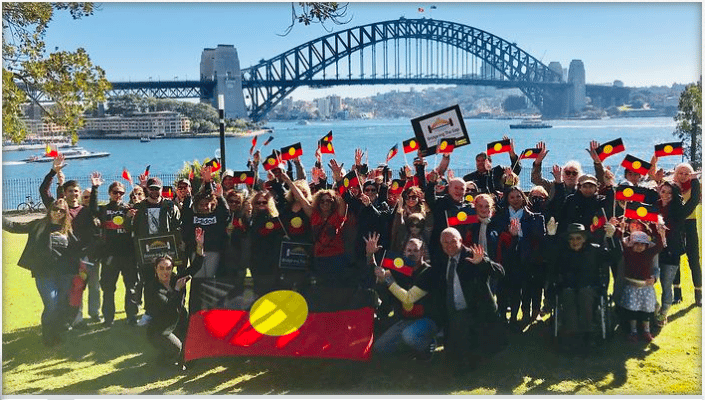 Crowd support to fly Aboriginal flag permanently on Harbour Bridge