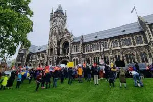 Staff of Otago University walk off job over pay