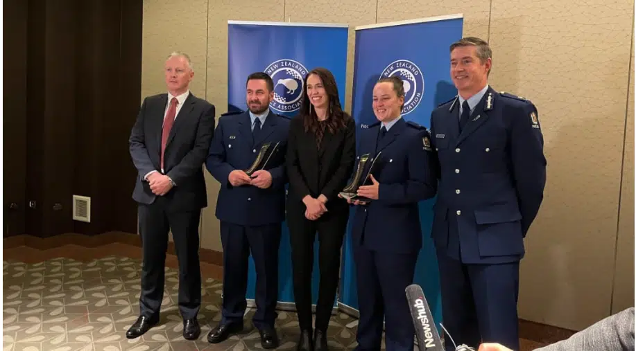 Bravery Awards awarded to 2 police officers for their role in Countdown Dunedin incident