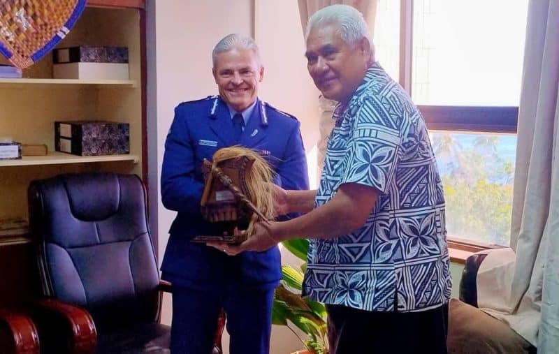 Faualo Harry Schuster ma le NZ Police Commissioner