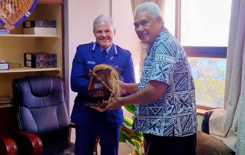 Faualo Harry Schuster ma le NZ Police Commissioner