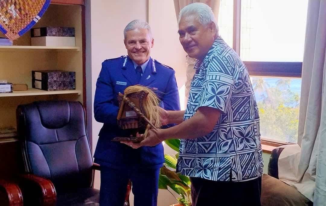 Faualo Harry Schuster ma le NZ Police Commissioner