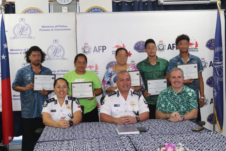 Five people rewarded by police for capturing two escaped prisoners