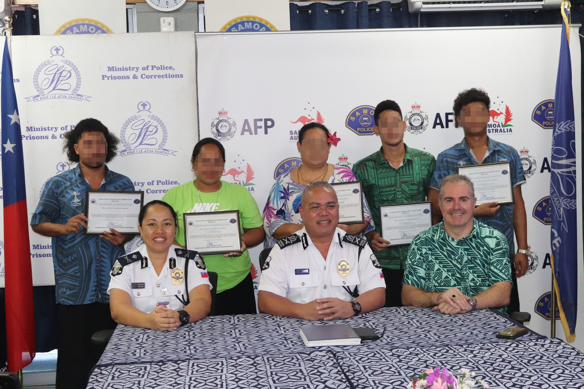 Five people rewarded by police for capturing two escaped prisoners