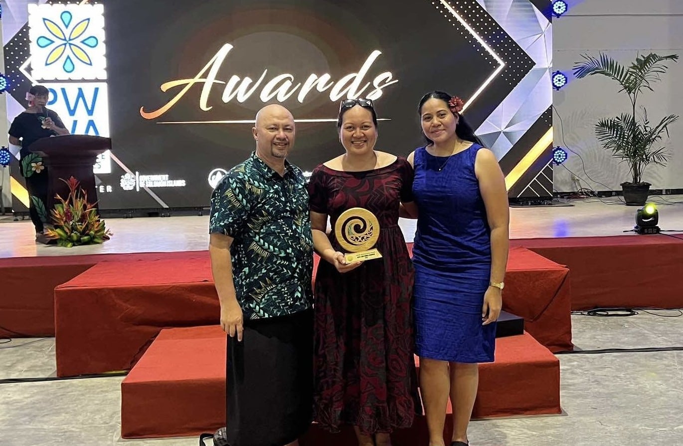 PWWA Chairperson Fuimaono Dominic Schwalger with IWSAs Leseaimalo Clarissa Laulala and Emma Sinclair