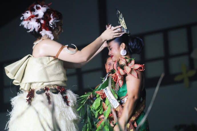 Crowning the new Miss Samoa, Feagaimaalii Soti Mapu