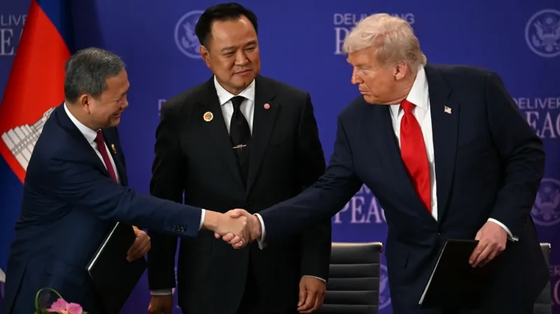 miri2 Thailand's Prime Minister Anutin Charnvirakul (centre) and Cambodia's Prime Minister Hun Manet (left) signed the deal with Donald Trump in October