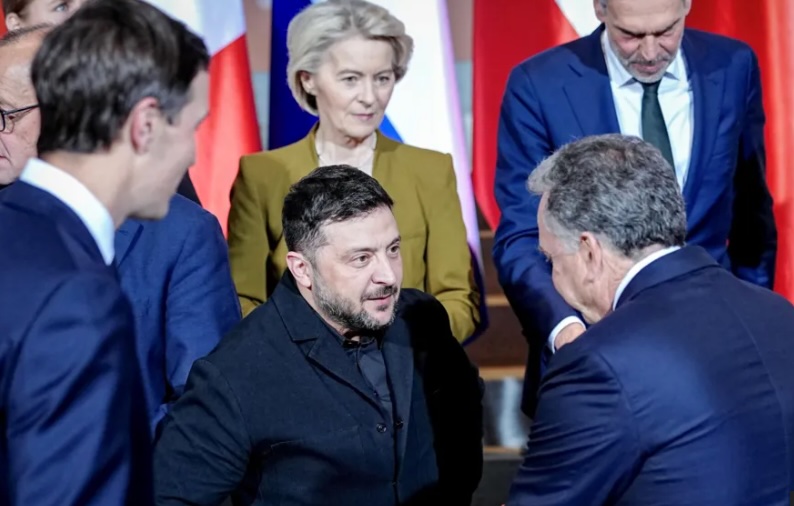Volodymyr Zelensky speaks to Steve Witkoff in Berlin.