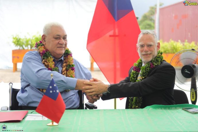 Hon Ale Vena Ale with the ambassador of Israel in Samoa