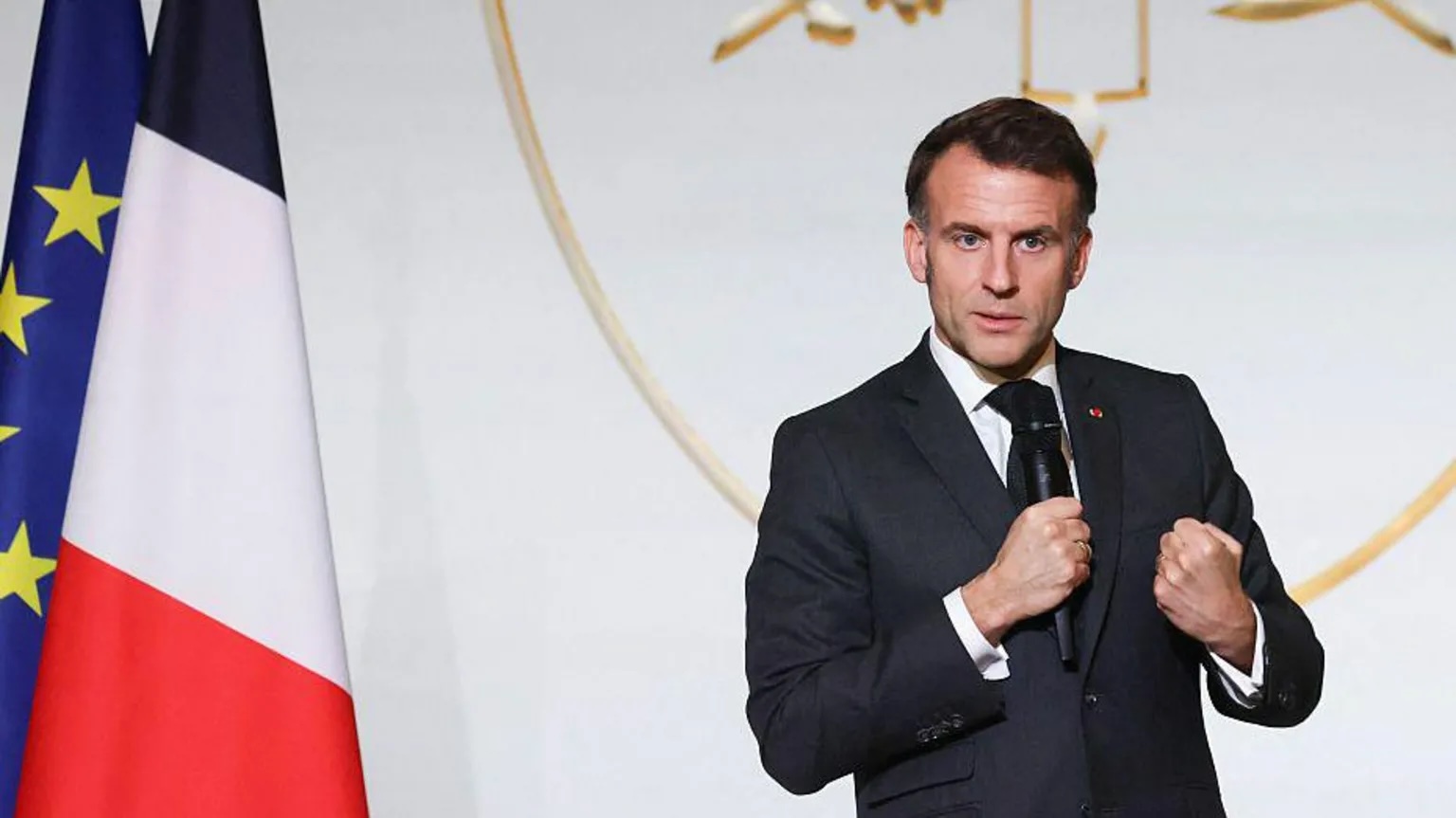 Emmanuel Macron warned that today Europe faces a massive challenge, in a world of disorder.