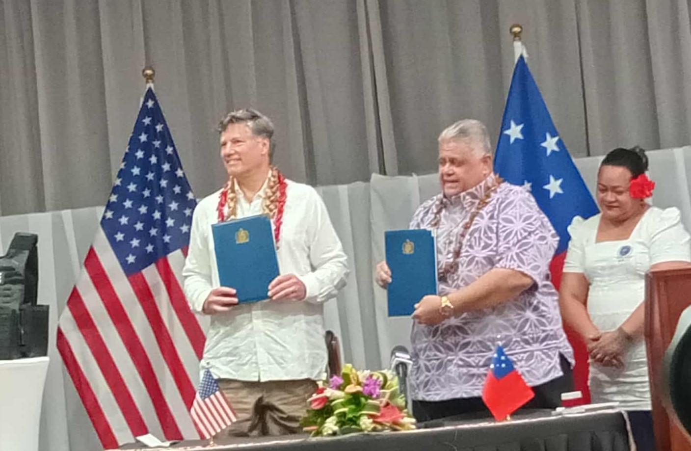 Landau and PM Laaulialemalietoa signed Open Skies Treaty