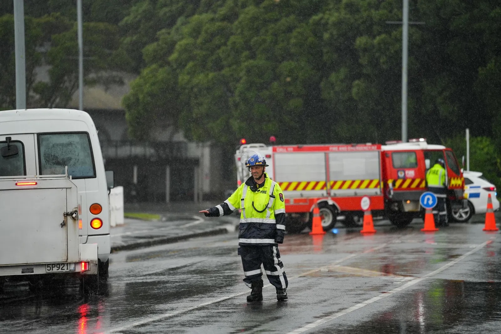 Fire and Emergency block off Tāmaki Drive.