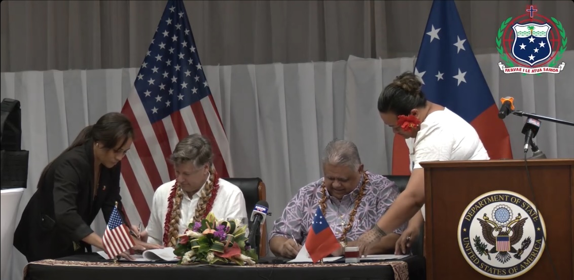 PM of Samoa with the Deputy Secretary of State