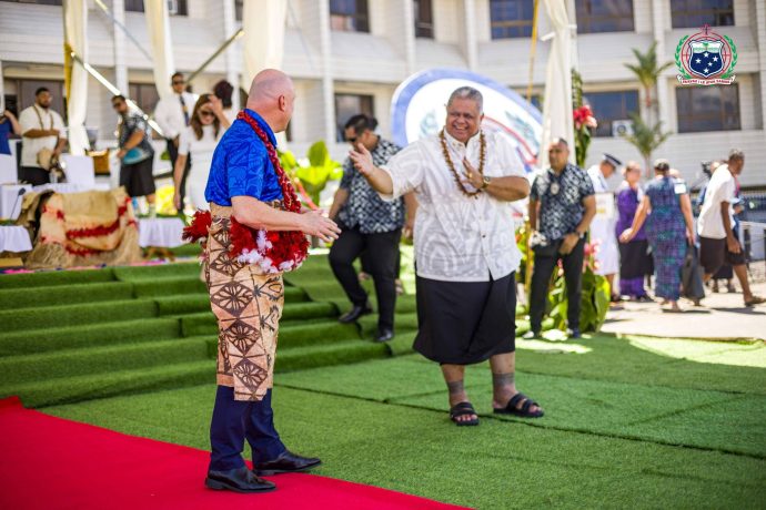 Two Prime Ministers, Hon Tuisinavemaulumotootua Christopher Luxon and Hon Laaulialemalietoa Leuatea Polataivao Fosi