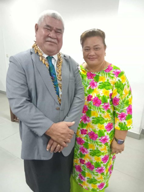 Afioga i le Minisita o Faamasinoga tofa Fesola'i Apulu Tusiupu Tuigamala ma lona faletua