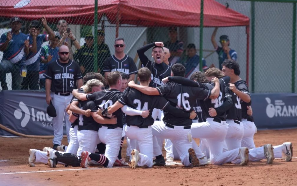 New Zealand remain in the hunt for their first U23 men's Softball World Cup medal.