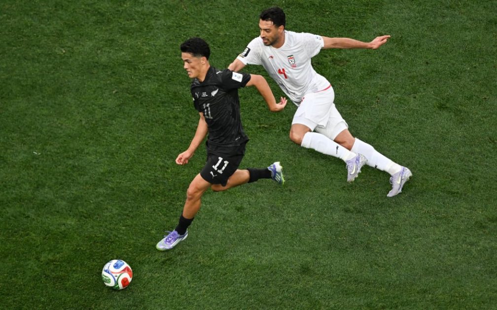 Eli Just of New Zealand and Shoja khalilzadeh of IR Iran.