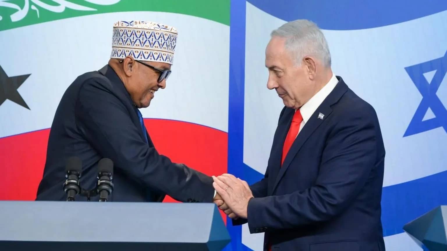 President Abdirahman Mohamed Abdullahi (L) met Prime Minister Benjamin Netanyahu during his official visit.