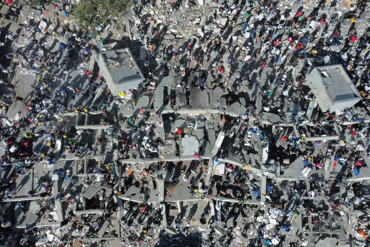 Residents and rescue workers search through the rubble after an earthquake struck Cali, Colombia, on Monday.
