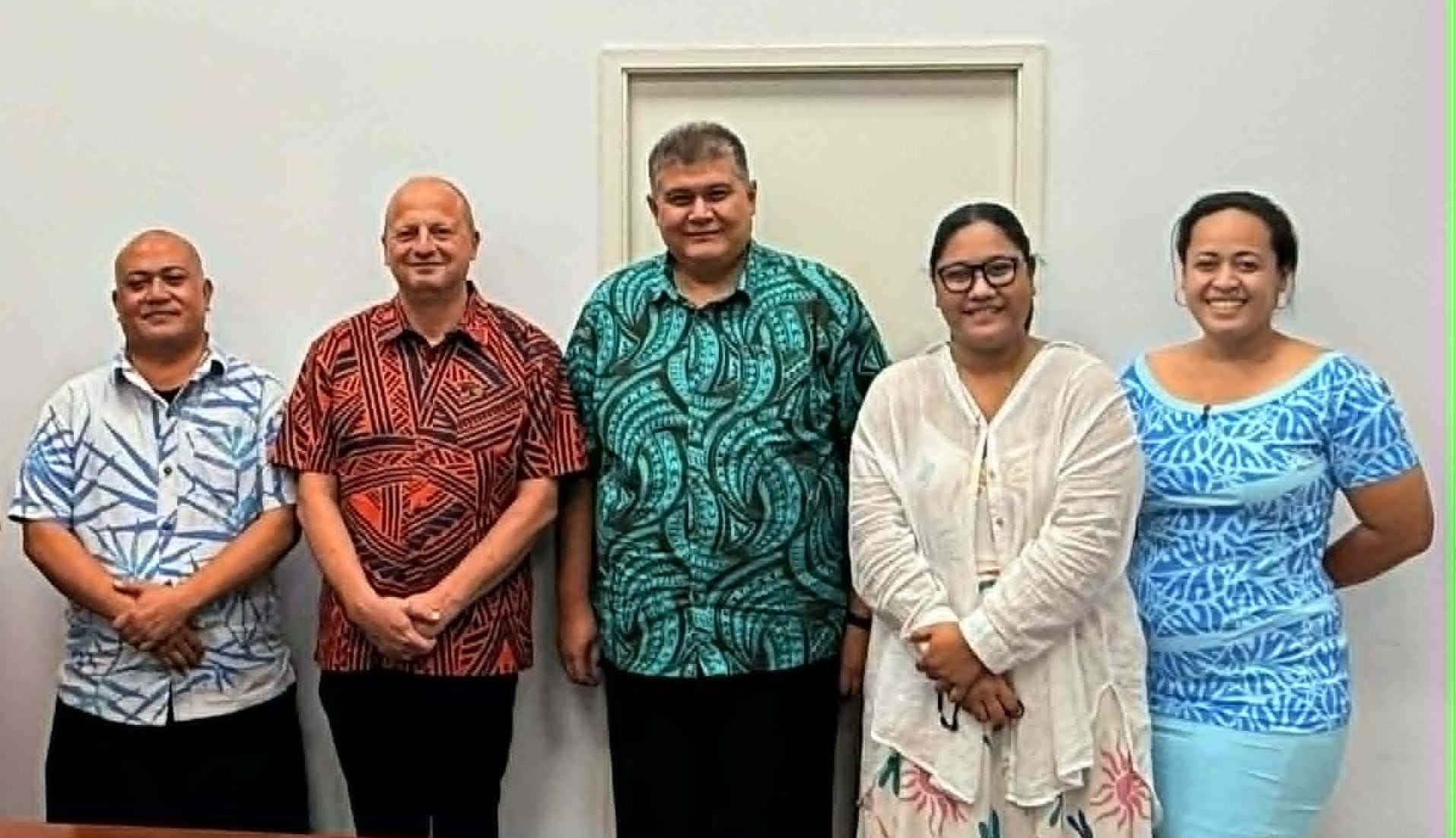 Sui o le IDEA lona 3 ma le 4 mai le itu taumatau o loo faia le su'esu'ega i le faaaogā o fesoota'iga faatekonolosi e palota mai ai i fafo tagatānuu o Samoa, ma sui o le ofisa o le Komisi o Faigāpalota.